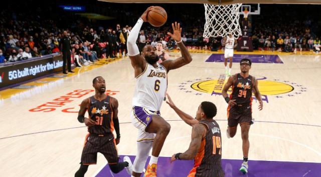 1639398623297015674.jpg lebron-james-lakers-magic-1040x572.jpg